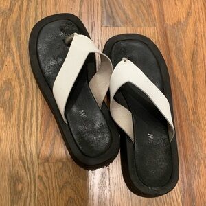 Rita Row flip flop